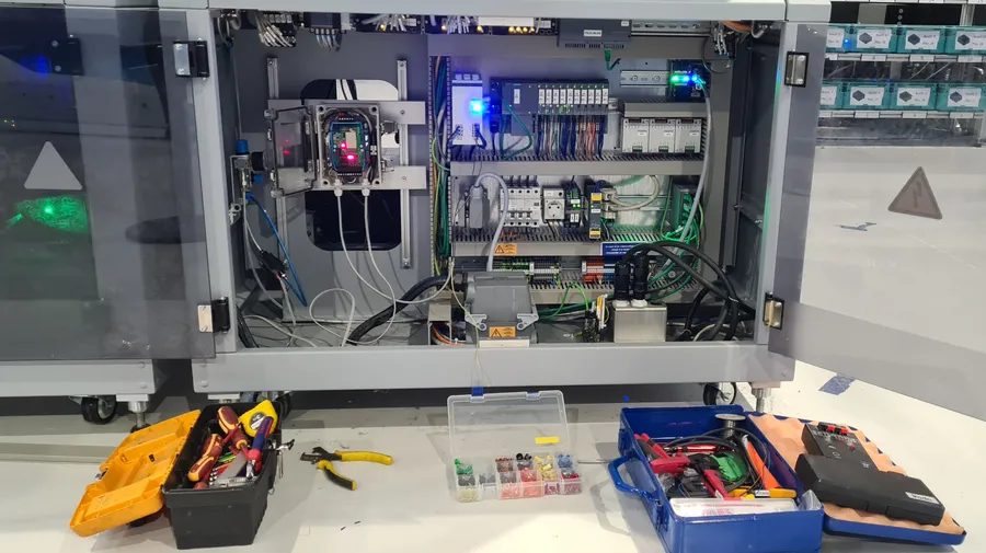 Installation des devices IoT Finemeca sur le démonstrateur Technifutur